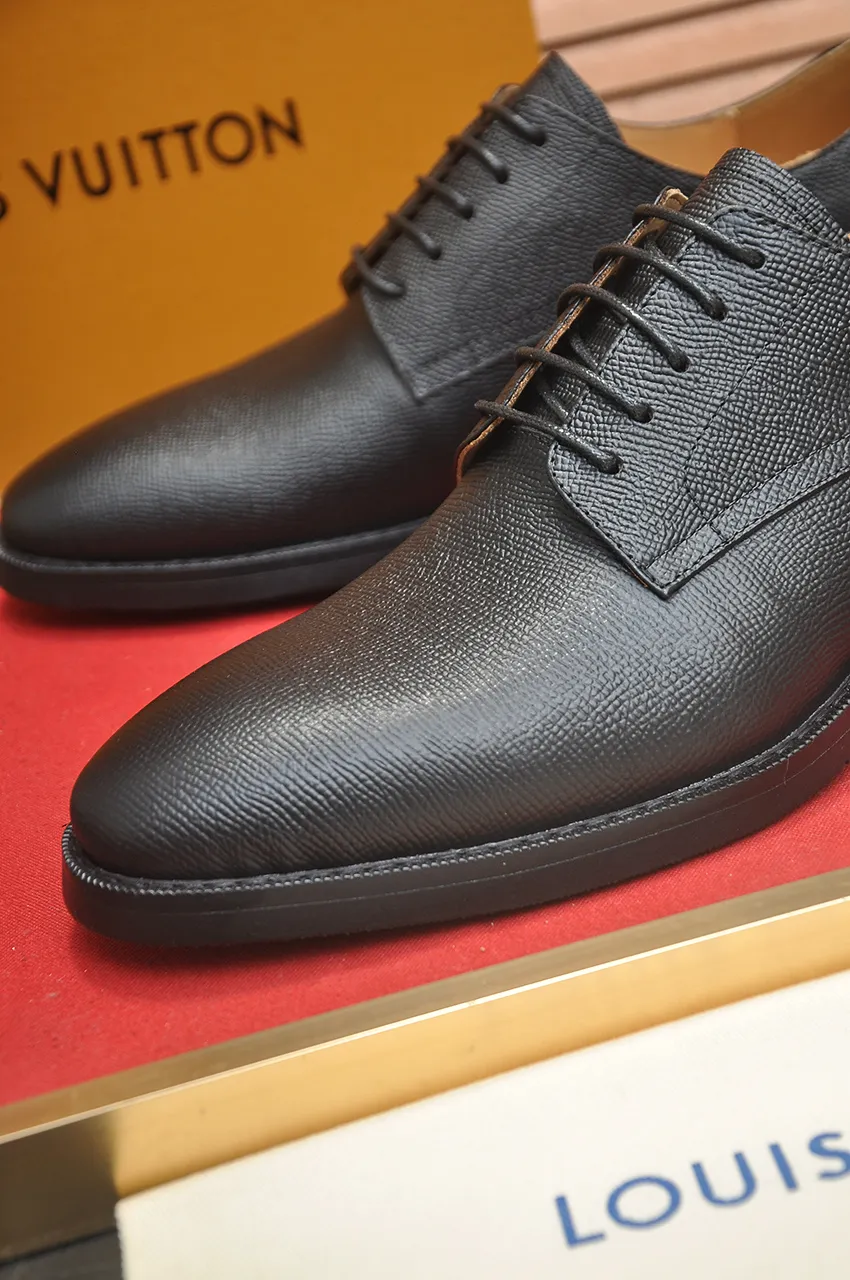 Men's men's shoes 💰500💶 [LV] (original single cowhide lining) 🍀LV's latest genuine leather business suit shoes are launched simultaneously on the official website. The first-layer cowhide imported from Italy is made of heavy gold, 💥official website 1:1 rubber outsole. Versatile to wear, high-end without losing class, and the color combination is extraordinary. This four-season style is alluring when worn on your feet, showing off your big-name flair. Standard code 38-45 (45 customized)